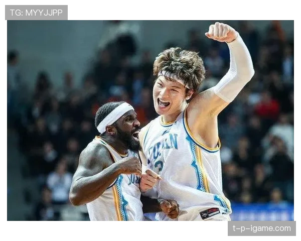 斯特劳瑟季后赛火力全开，成球队关键得分点