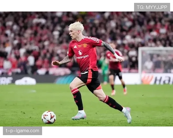 加纳乔国际赛场闪耀表现助力球队关键胜利